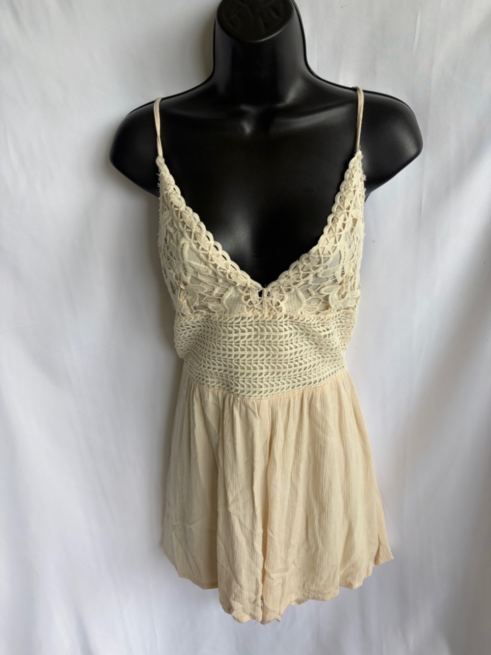 Ocean Drive Romper - cream, lace, M, 17” PTP, 32” L, 2” inseam